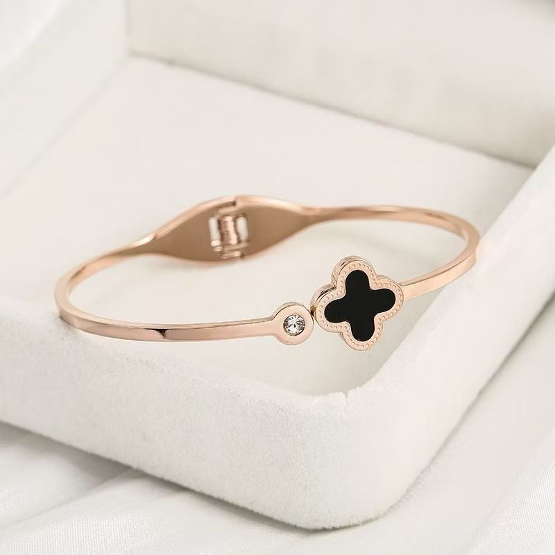  Vòng Tay TiTan Cao Cấp - Cỏ 4 Lá May Mắn Màu Vàng Hồng Pha Lê (AJ) 