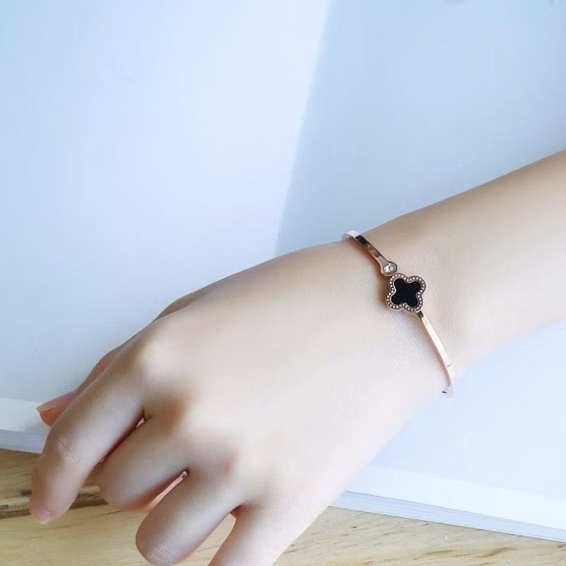  Vòng Tay TiTan Cao Cấp - Cỏ 4 Lá May Mắn Màu Vàng Hồng Pha Lê (AJ) 