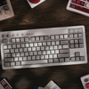  Bàn phím cơ 8BitDo Retro Mechanical Keyboard (N, M & Fami Edition) – 87 phím, 3 chế độ kết nối, Hot‑Swap, Volume Knob 