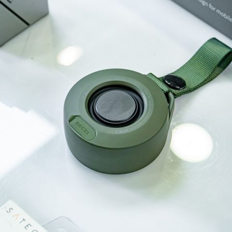  Loa Bluetooth Mini RSK-W26 Xanh Lá | Bluetooth 5.3 | Âm Thanh 5W Sống Động | Pin 2H | Thiết Kế Gọn Nhẹ 179g | Chống Trượt Bền Bỉ 