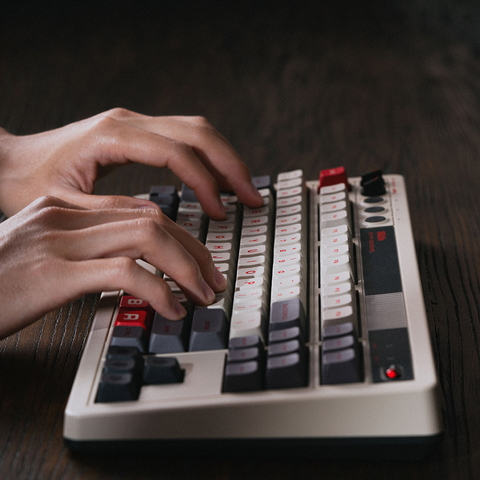  Bàn phím cơ 8BitDo Retro Mechanical Keyboard (N, M & Fami Edition) – 87 phím, 3 chế độ kết nối, Hot‑Swap, Volume Knob 
