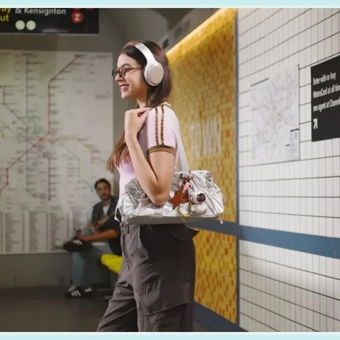  Robot AI Eiliko - Energize Lab: Bạn Đồng Hành Di Động, Thay Đổi Trang Phục, Biểu Cảm Đa Dạng 