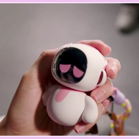  Robot AI Eiliko - Energize Lab: Bạn Đồng Hành Di Động, Thay Đổi Trang Phục, Biểu Cảm Đa Dạng 