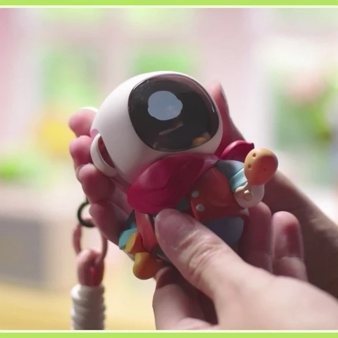  Robot AI Eiliko - Energize Lab: Bạn Đồng Hành Di Động, Thay Đổi Trang Phục, Biểu Cảm Đa Dạng 