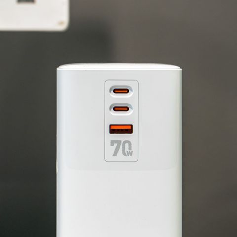  Ổ Cắm Điện Cao Cấp Tanaka TNK OD34026 – 3 Cổng Sạc Siêu Nhanh USB-C PD 70W & USB-A 30W, Tổng Công Suất 2500W 