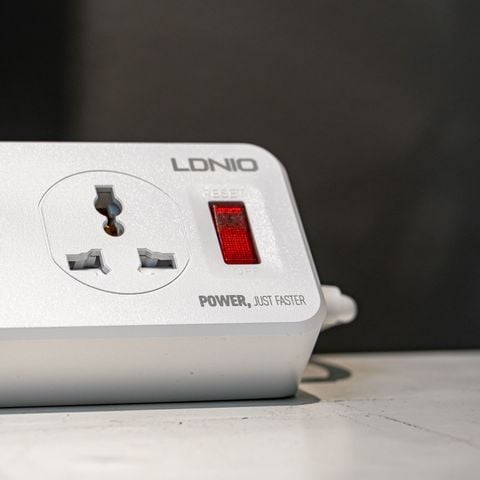  Ổ Cắm Điện Đa Năng LDNIO SC10610 - 10 Ổ Cắm + 6 Cổng Sạc USB & Type-C, Công Suất 2500W, Tự Ngắt An Toàn, Chống Cháy Chuẩn EU 