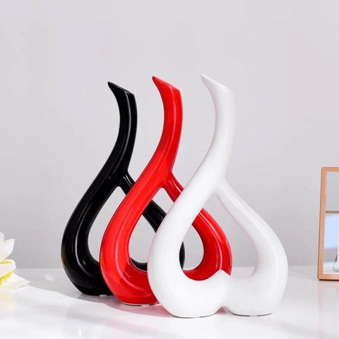 Bình cắm hoa trái tim sứ