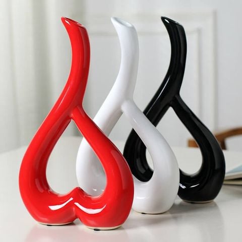 Bình sứ cắm hoa trái tim