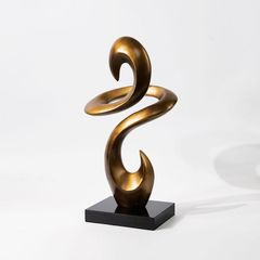 Tượng hình học sắc vàng nghệ thuật