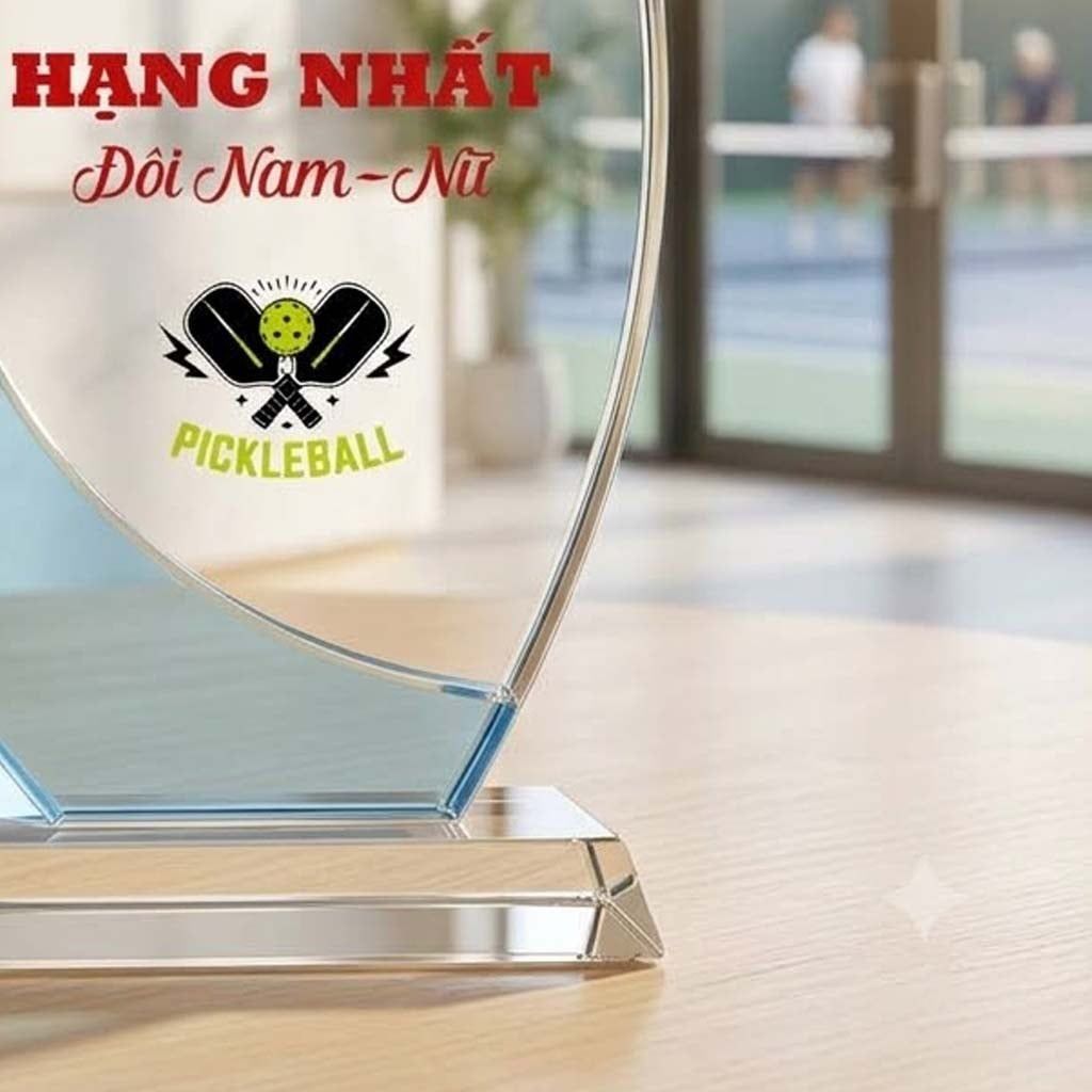 Cúp Pickleball pha lê trao giải hay lưu niệm ở những giải pickleball