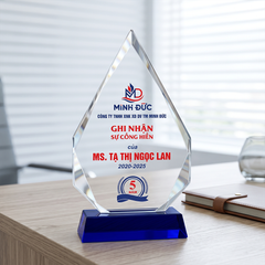 Kỷ niệm chương pha lê hình ngọn lửa tri ân nhân viên gắn bó và cống hiến cho doanh nghiệp