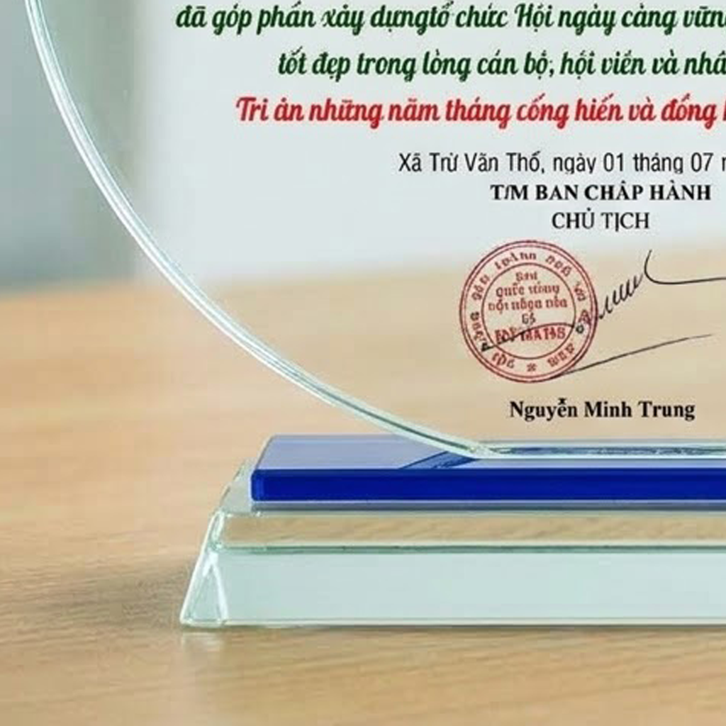Kỷ niệm chương làm quà tặng tri ân trong những hoạt động xã hội