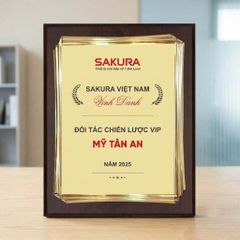 Bảng vinh danh đối tác chiếc lược trong phân phối hàng chính hãng