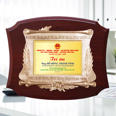 Kỷ niệm chương gỗ tuyên dương khen thưởng cho những đóng góp cho địa phương