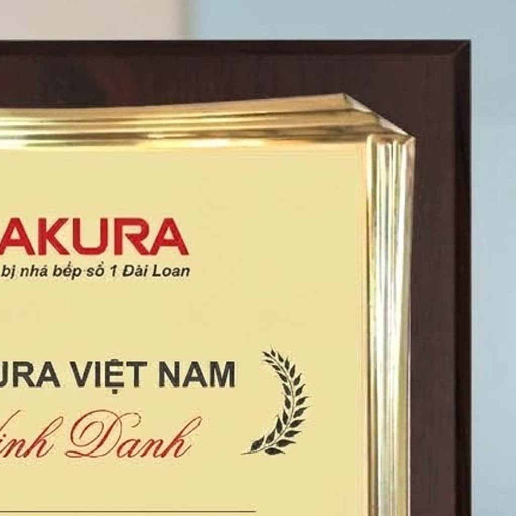 Bảng vinh danh đối tác chiếc lược trong phân phối hàng chính hãng