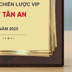 Bảng vinh danh đối tác chiếc lược trong phân phối hàng chính hãng
