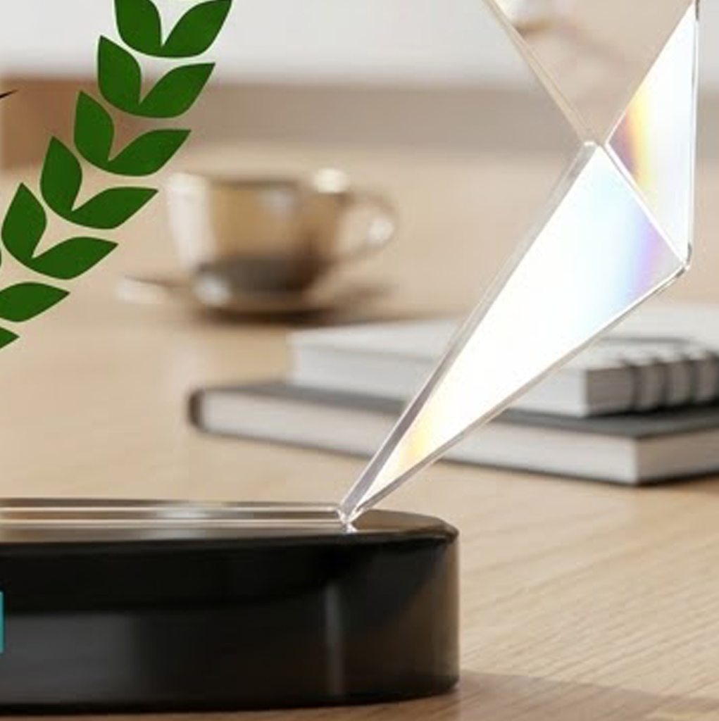 Kỷ niệm chương pha lê hình ngọn lửa vinh danh khen thưởng nhân viên của công ty