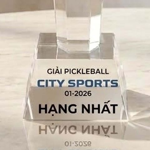 Cúp Pickleball pha lê khối trao giải nhất nhì ba ở những giải pickleball của doanh nghiệp