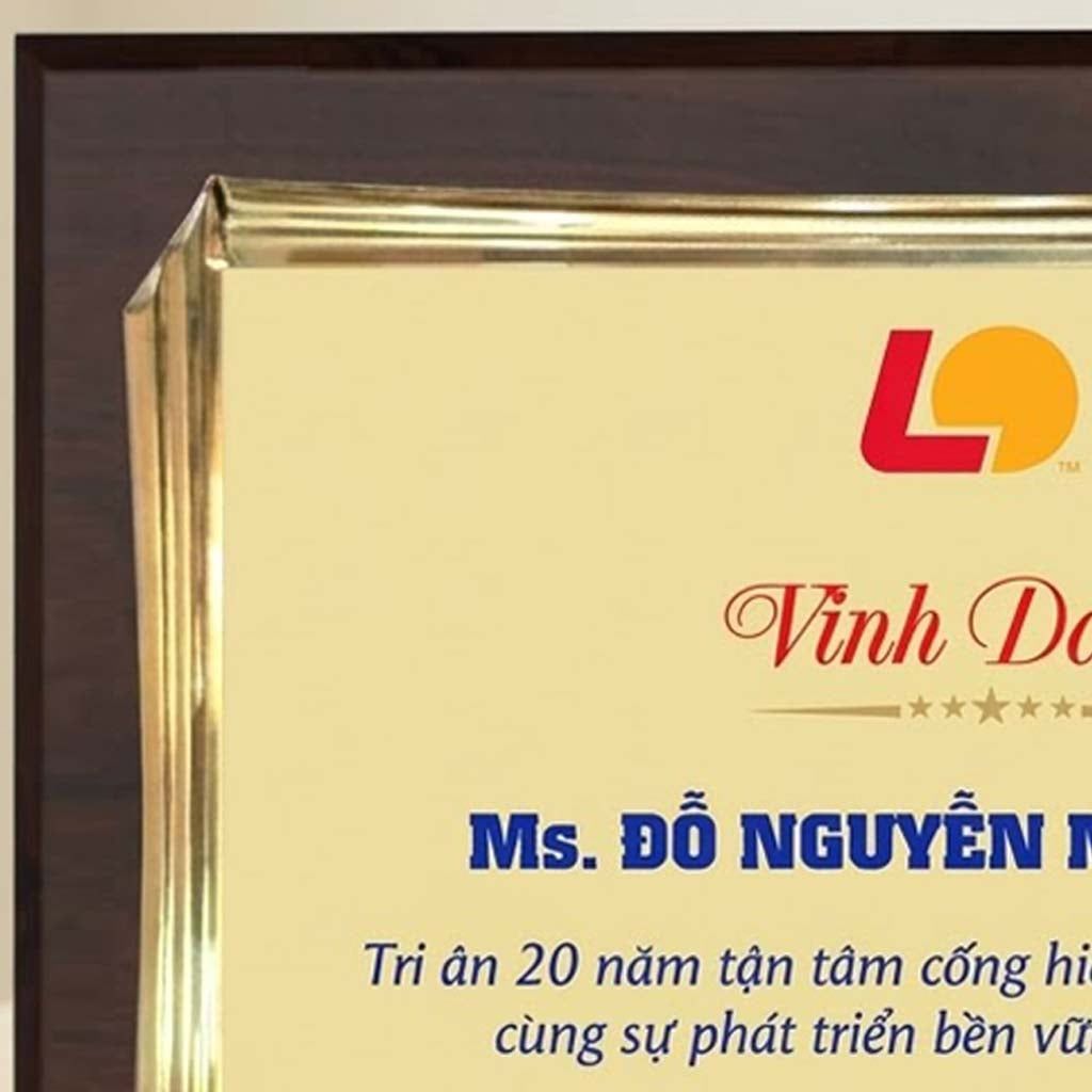 Bảng tri ân nhân viên 20 năm gắn bó cống hiến cho doanh nghiệp