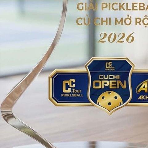 Cúp Pickleball pha lê trao giải hay làm quà tặng lưu niệm ở giải pickleball của cơ quan hiệp hội