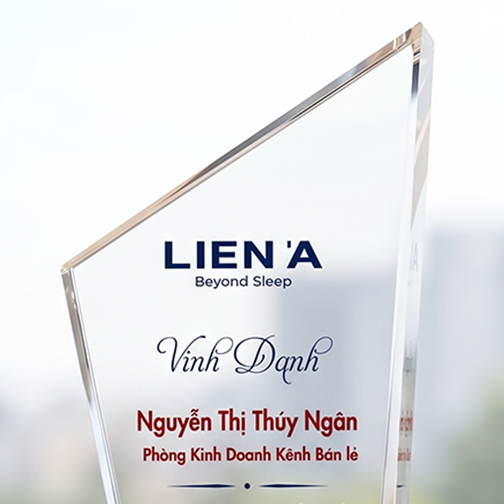 Cúp pha lê xanh 3 ngôi sao vinh danh nhân viên kinh doanh xuất sắc của năm