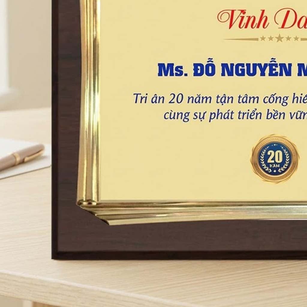 Bảng tri ân nhân viên 20 năm gắn bó cống hiến cho doanh nghiệp