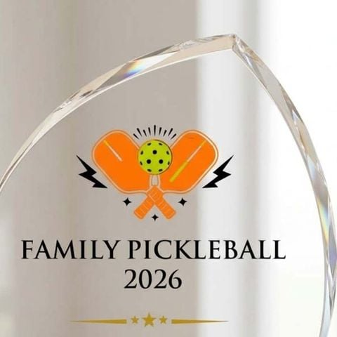 Cúp Pickleball pha lê trao giải hay làm quà tặng lưu niệm ở giải pickleball phong trào
