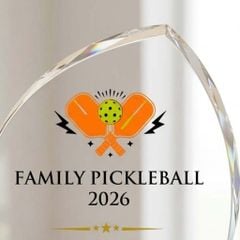 Cúp Pickleball pha lê trao giải hay làm quà tặng lưu niệm ở giải pickleball phong trào