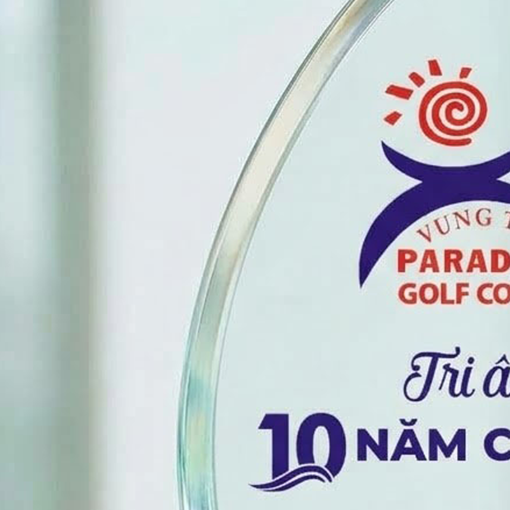 Kỷ niệm chương cánh buồm làm quà tặng tri ân 10 năm cống hiến