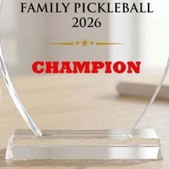 Cúp Pickleball pha lê trao giải hay làm quà tặng lưu niệm ở giải pickleball phong trào
