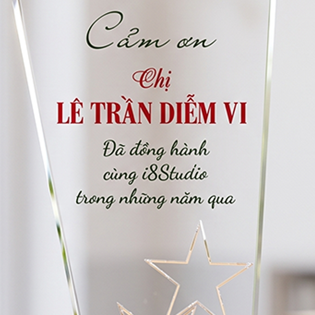 Cúp pha lê xanh lá cây 3 ngôi sao cảm ơn nhân viên khách hàng đối tác đã đồng hành cùng doanh nghiệp trong nhiều năm qua