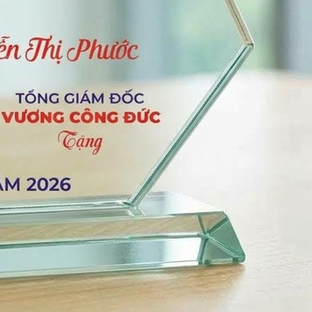 Kỷ niệm chương cánh buồm làm quà tặng tri ân 10 năm cống hiến