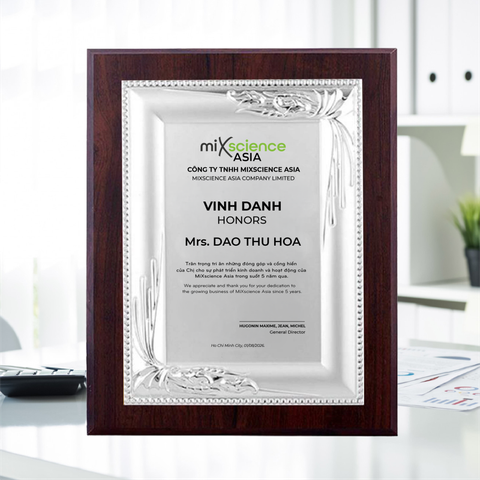 Bảng vinh danh lãnh đạo cao cấp phù hợp với doanh nghiệp nước ngoài