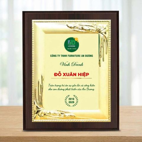Bảng vinh danh tri ân nhân viên gắn bó 10 năm đồng hành cùng doanh nghiệp