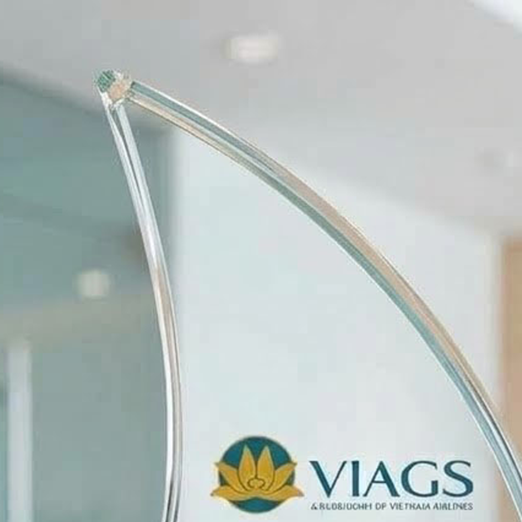 Kỷ niệm chương chiếc thuyền làm quà tặng vinh danh cá nhân tập thể trong những hoạt động của doanh nghiệp