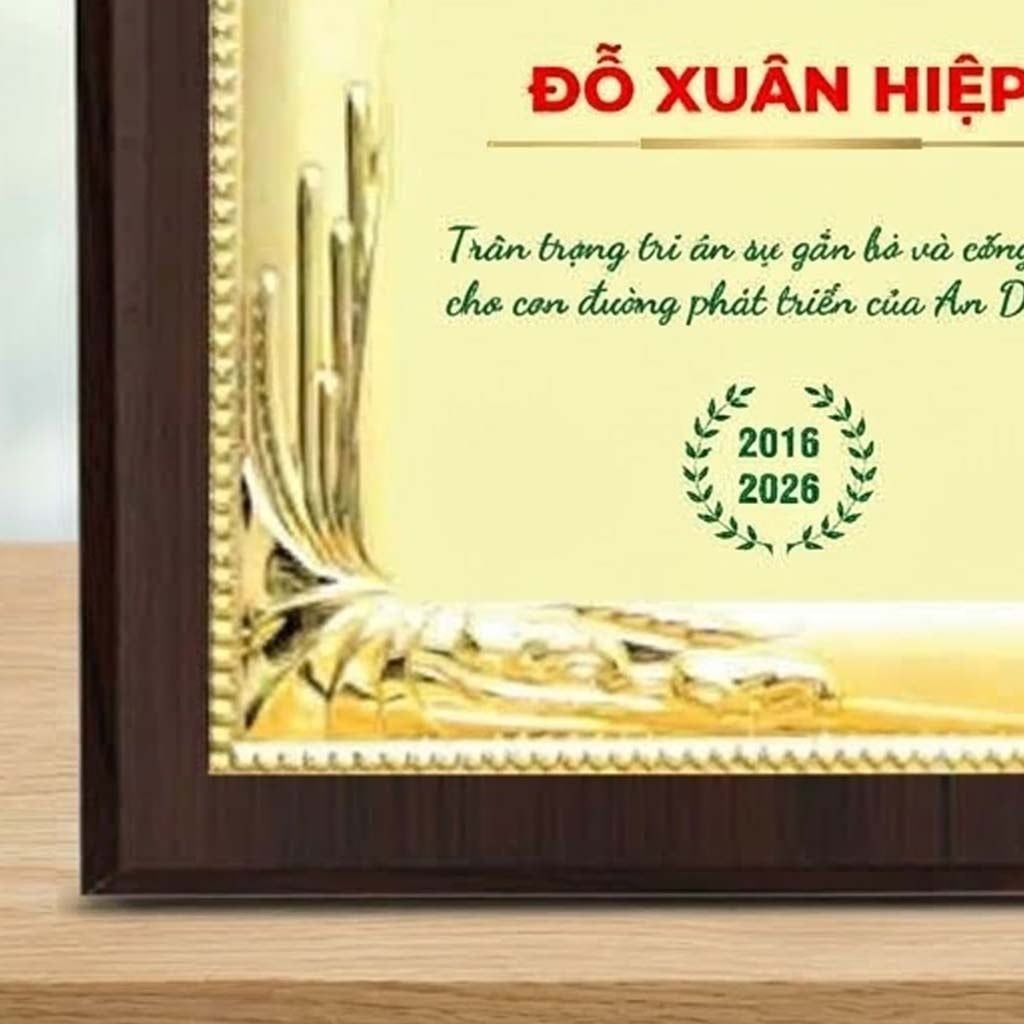 Bảng vinh danh tri ân nhân viên gắn bó 10 năm đồng hành cùng doanh nghiệp