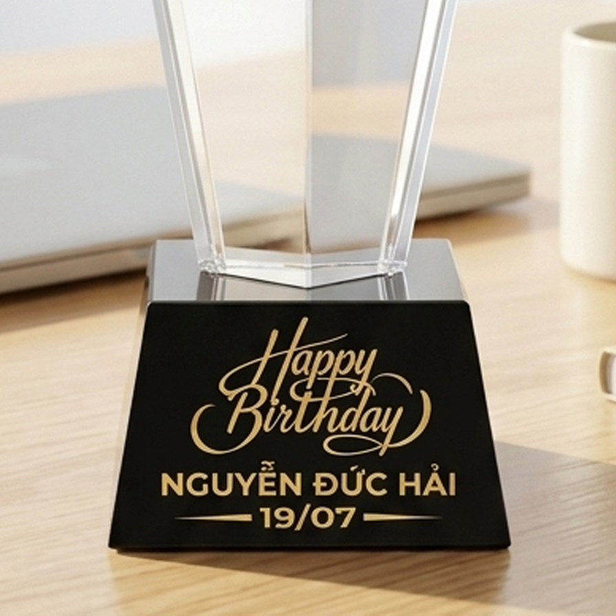 Cúp pha lê 10 cạnh vinh danh khen thưởng nhân viên tiêu biểu của năm hoặc tặng cho nhiều sự kiện khác