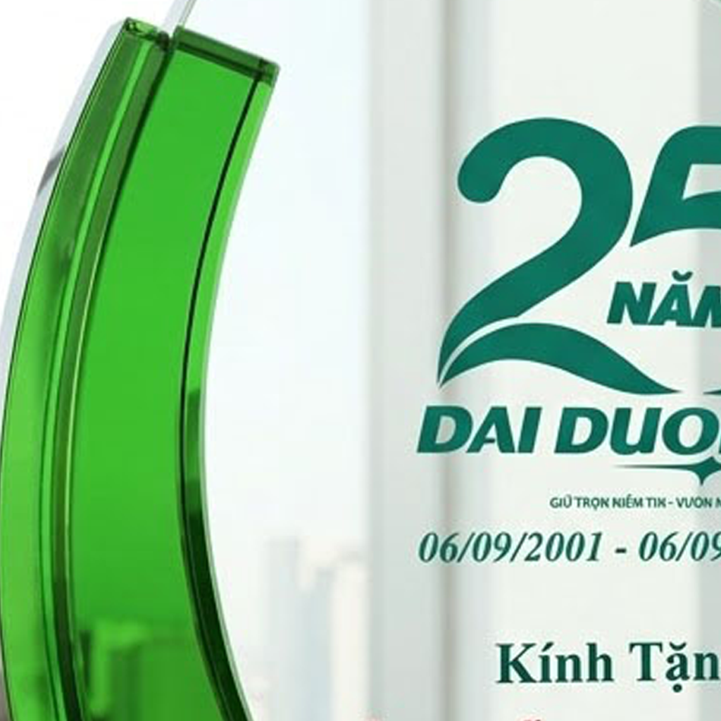 Kỷ niệm chương thủy tinh tặng vinh danh 10 năm thâm niên công tác, làm việc