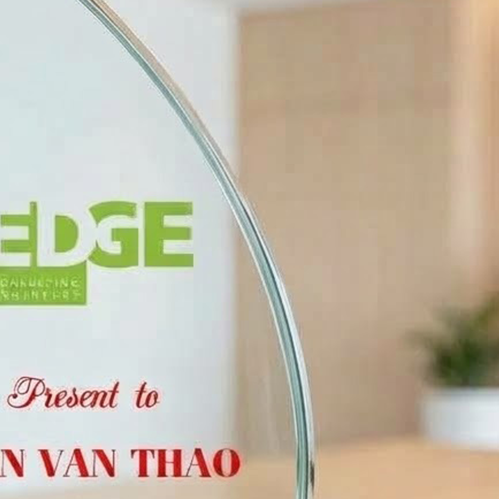 Kỷ niệm chương cánh buồm làm quà tặng khen thưởng nhân 10 năm thành lập doanh nghiệp