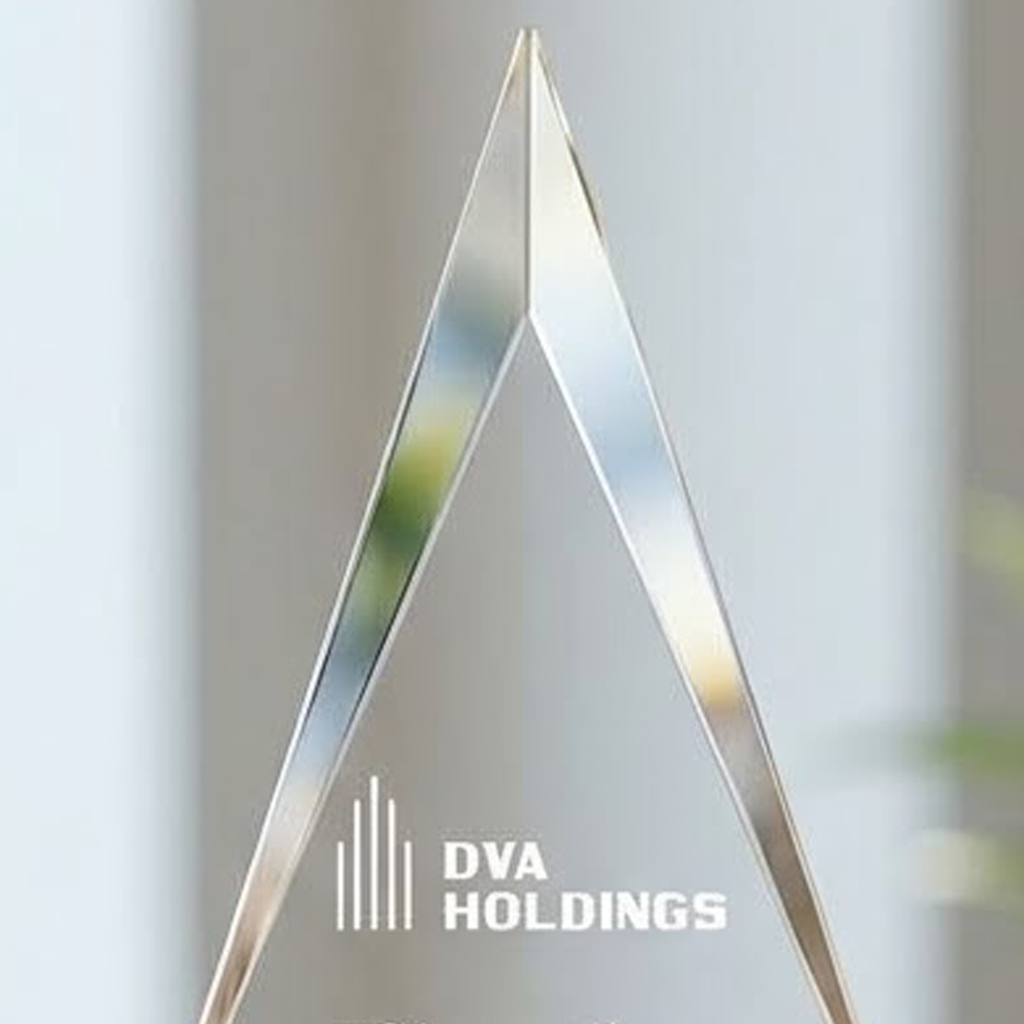 Cúp pha lê chúc mừng cá nhân đạt giải trong những cuộc thi của doanh nghiệp