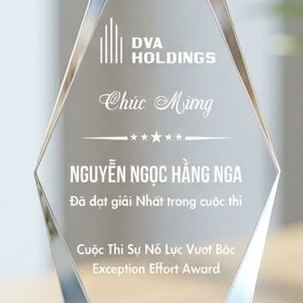 Cúp pha lê chúc mừng cá nhân đạt giải trong những cuộc thi của doanh nghiệp