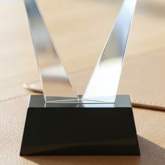 Cúp pha lê chúc mừng cá nhân đạt giải trong những cuộc thi của doanh nghiệp