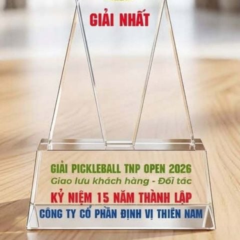 Cúp Pickleball pha lê giải nhất nhì ba phù hợp doanh nghiệp tổ chức giải pickleball