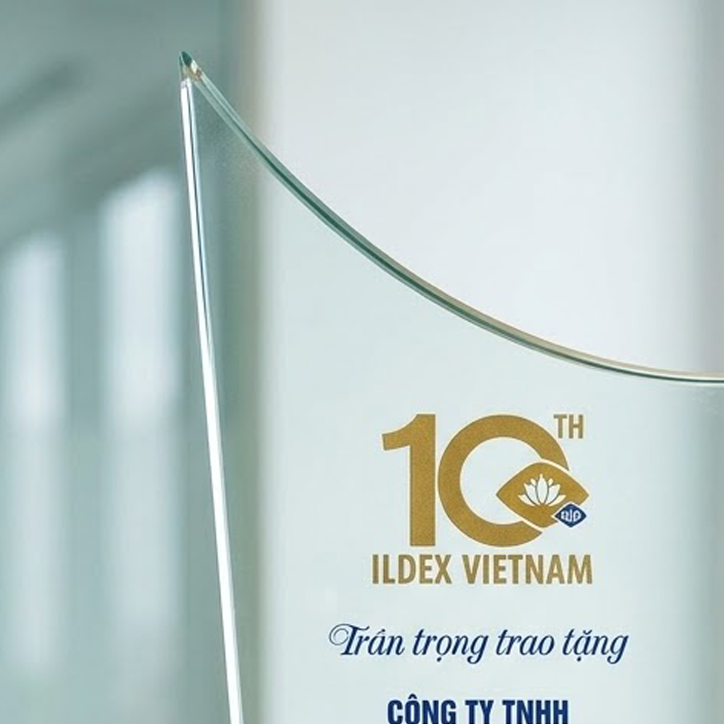 Kỷ niệm chương làm quà tặng vinh danh đã bảo trợ cho những hoạt động của hiệp hội doanh nghiệp