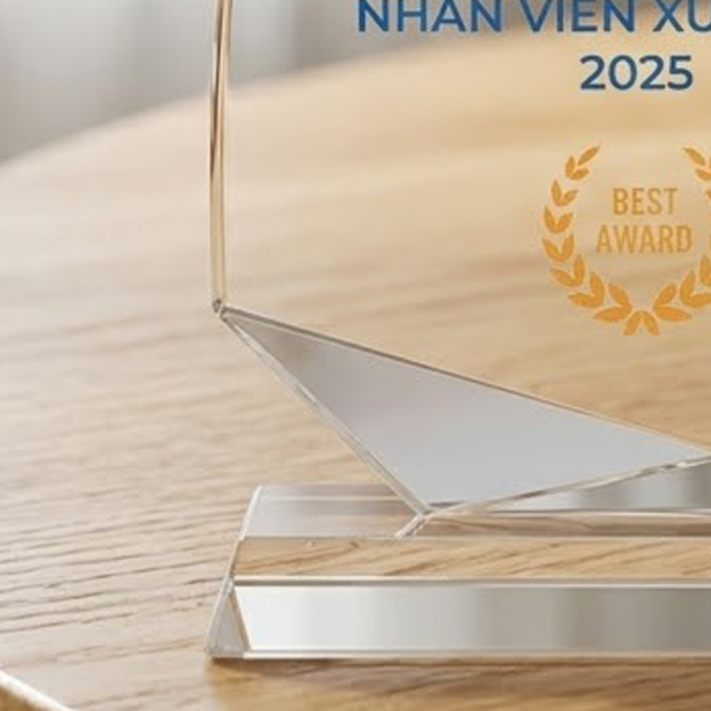Kỷ niệm chương pha lê hình cánh buồm khen tặng nhân viên xuất sắc của doanh nghiệp