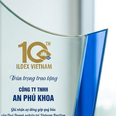 Kỷ niệm chương làm quà tặng vinh danh đã bảo trợ cho những hoạt động của hiệp hội doanh nghiệp