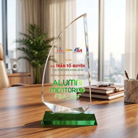 Kỷ niệm chương pha lê hình cánh buồm tri ân cá nhân đã đồng hành cùng phong trào xã hội, thanh niên sinh viên