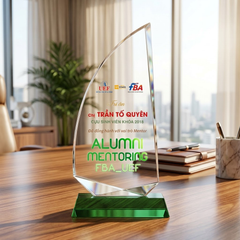 Kỷ niệm chương pha lê hình cánh buồm tri ân cá nhân đã đồng hành cùng phong trào xã hội, thanh niên sinh viên