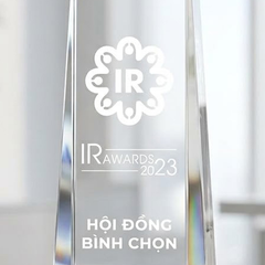 Cúp pha lê khối cao cấp phù hợp trao giải thưởng ở lĩnh vực tài chính chứng khoán ngân hàng