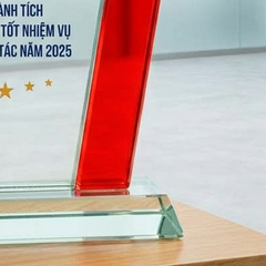 Kỷ niệm chương làm quà tặng khen thưởng vinh danh cá nhân tập thể xuất sắc của năm